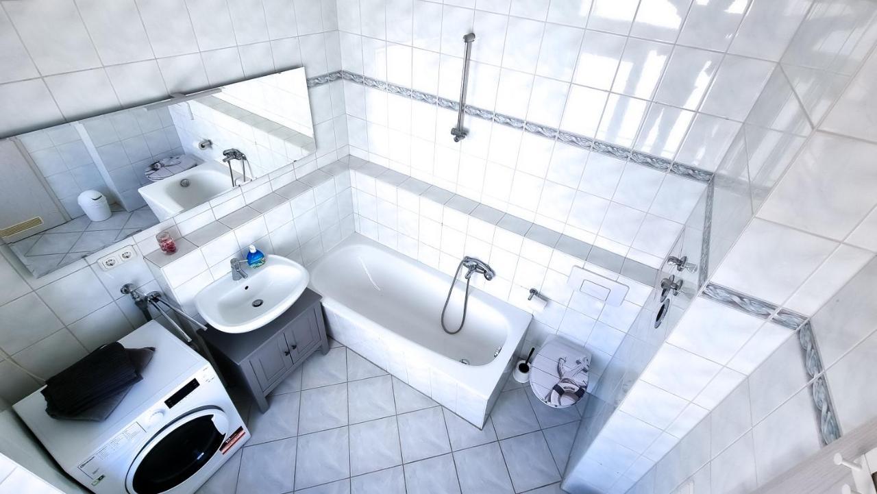 Malerische Maisonettewohnung Mit Zwei Balkonen 플라우엔 외부 사진
